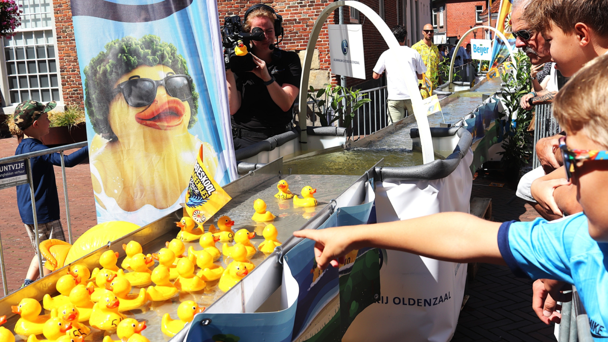 Badeendjesrace: dobberen voor de Oldenzaalse cultuur