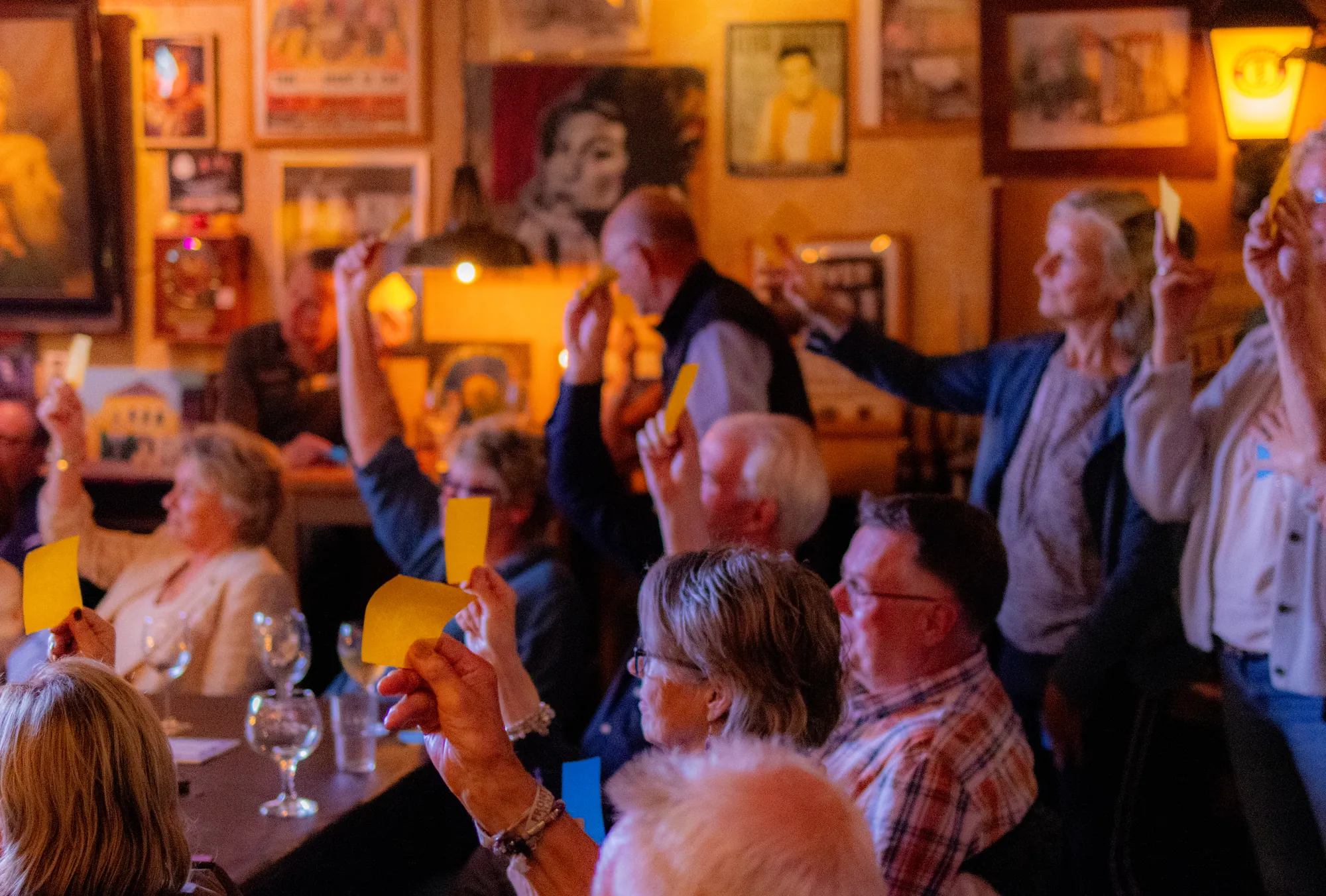 Cursus Twents: een volle Kroeg en veel Twents