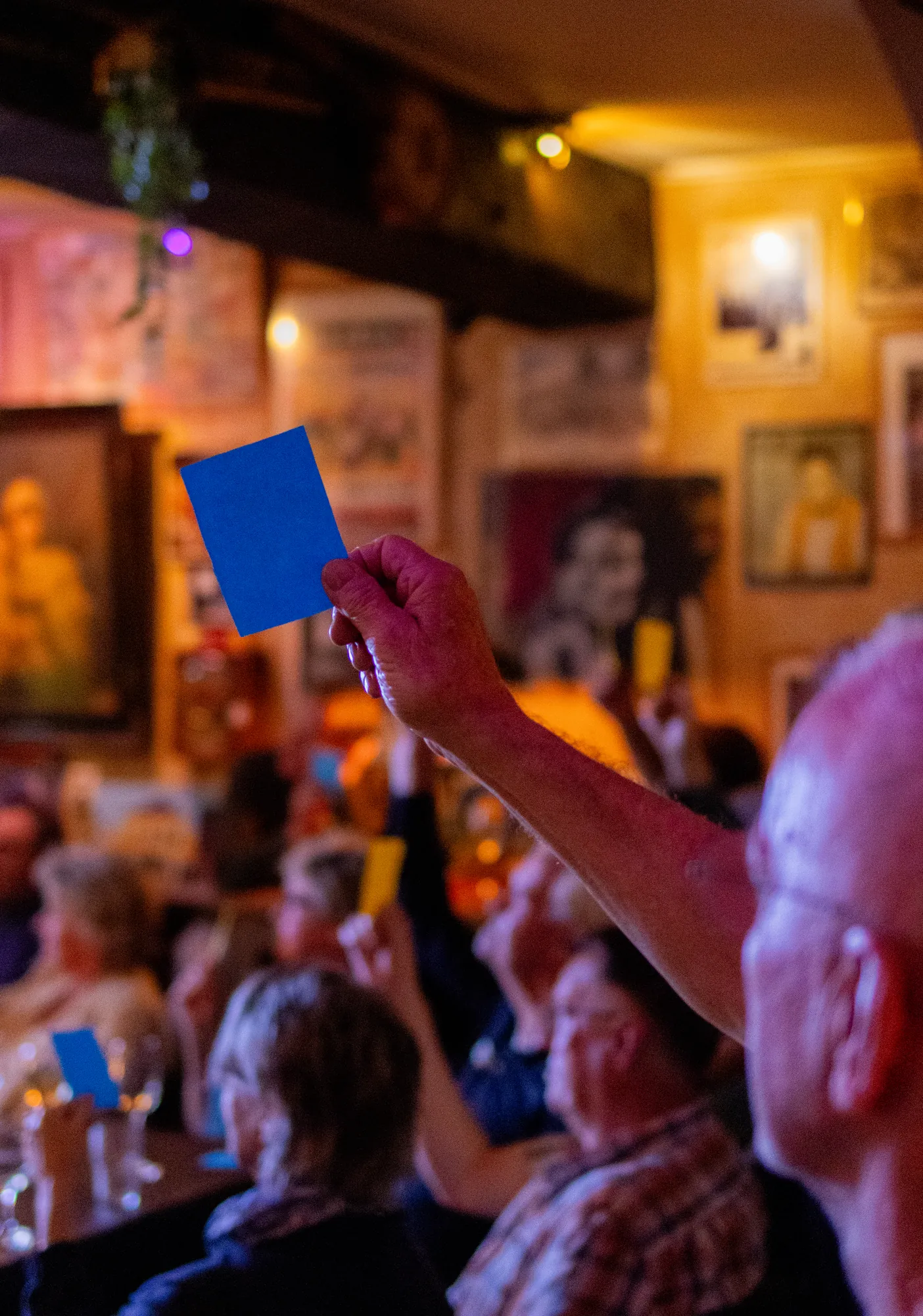 Cursus Twents: een volle Kroeg en veel Twents